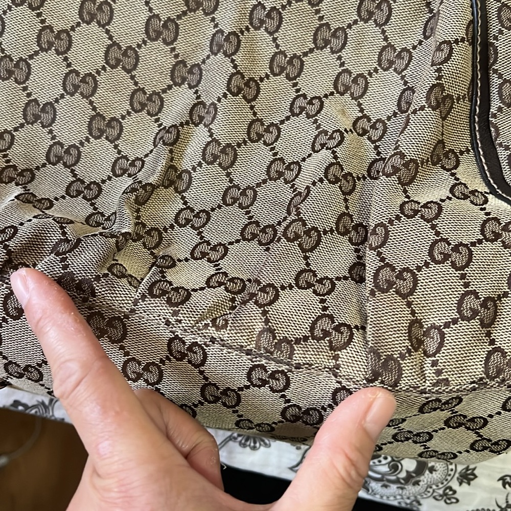 Vintage Gucci Shoulder Bag. Come with free wallet - Picture 9 of 16